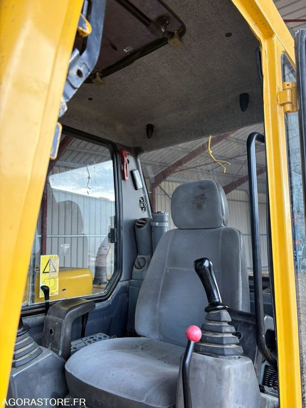 PELLE KOMATSU / 0333018 H / 2004 - Екскаватор: фото 4 PELLE KOMATSU / 0333018 H / 2004 - Екскаватор: фото 4