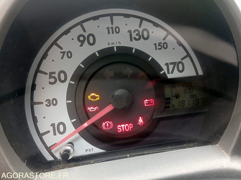 PEUGEOT 107 3 Portes 1.0 i 12V 68cv (boîte auto) 2008 181197km - Легковий автомобіль: фото 5 PEUGEOT 107 3 Portes 1.0 i 12V 68cv (boîte auto) 2008 181197km - Легковий автомобіль: фото 5