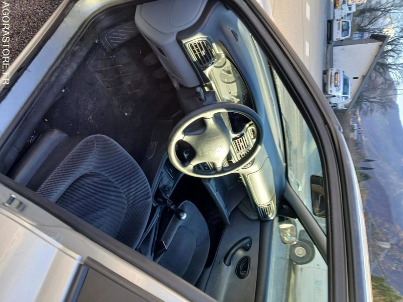 PEUGEOT 406 ESSENCE EN L'ETAT REMORQUE IMPERATIVE POUR ENLEVEMENT DU VEHICULE - Легковий автомобіль: фото 5 PEUGEOT 406 ESSENCE EN L'ETAT REMORQUE IMPERATIVE POUR ENLEVEMENT DU VEHICULE - Легковий автомобіль: фото 5