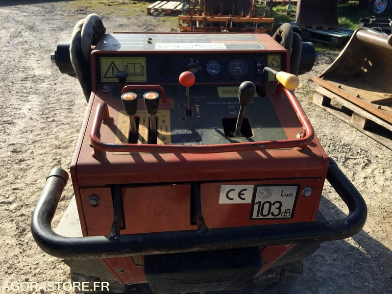 PORTE OUTILS à chenilles DITCH WITCH SK500 - Навантажувач: фото 4 PORTE OUTILS à chenilles DITCH WITCH SK500 - Навантажувач: фото 4