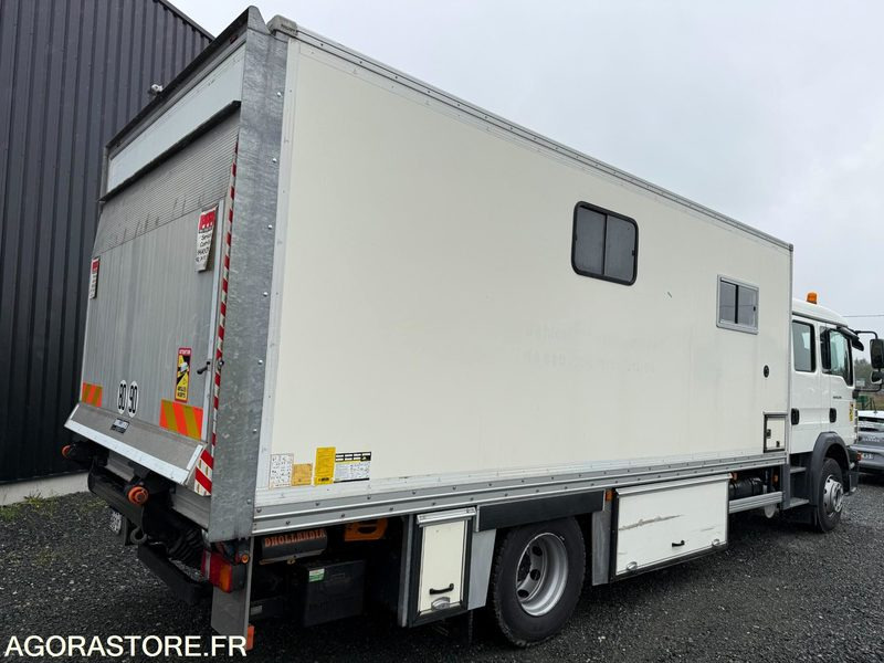 Porteur MAN TGM 15.250 cabine 7 places caisson base vie atelier hayon - 20500KM- - Вантажівка з закритим кузовом: фото 2 Porteur MAN TGM 15.250 cabine 7 places caisson base vie atelier hayon - 20500KM- - Вантажівка з закритим кузовом: фото 2