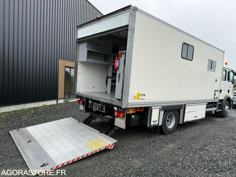 Porteur MAN TGM 15.250 cabine 7 places caisson base vie atelier hayon - 20500KM- - Вантажівка з закритим кузовом: фото 3 Porteur MAN TGM 15.250 cabine 7 places caisson base vie atelier hayon - 20500KM- - Вантажівка з закритим кузовом: фото 3