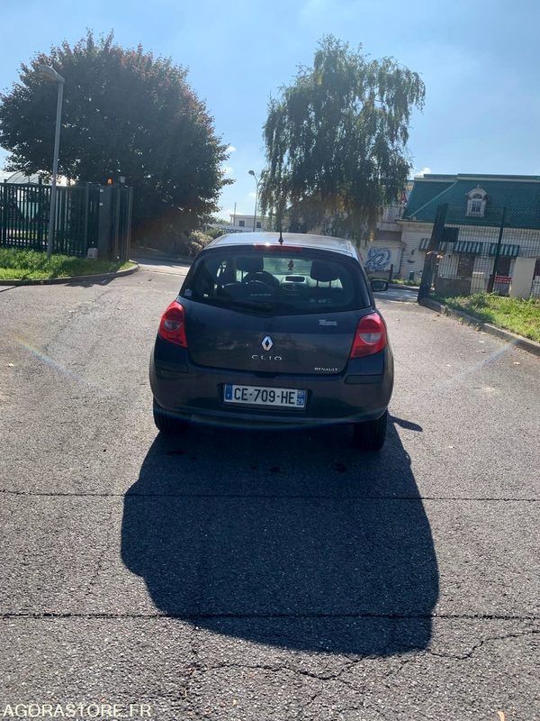 RENAULT CLIO III 16V 2006 238000 KM - Легковий автомобіль: фото 4 RENAULT CLIO III 16V 2006 238000 KM - Легковий автомобіль: фото 4