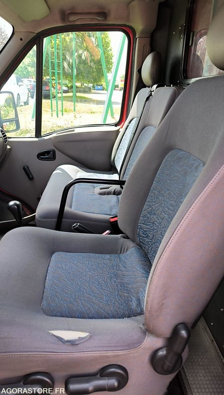 RENAULT MASTER II 2,5D - 2000 - 48197kms - Суцільнометалевий фургон: фото 5 RENAULT MASTER II 2,5D - 2000 - 48197kms - Суцільнометалевий фургон: фото 5