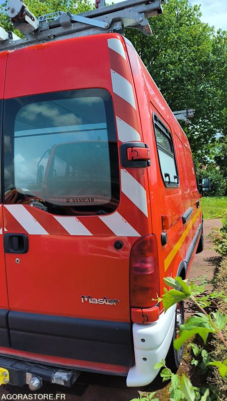 RENAULT MASTER II 2,5D - 2000 - 48197kms - Суцільнометалевий фургон: фото 4 RENAULT MASTER II 2,5D - 2000 - 48197kms - Суцільнометалевий фургон: фото 4