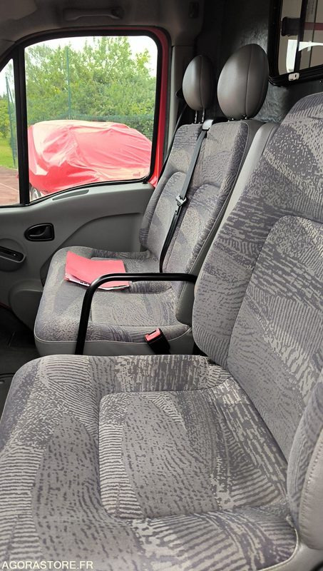 RENAULT MASTER II 2,5DCI - 2006 - Суцільнометалевий фургон: фото 3 RENAULT MASTER II 2,5DCI - 2006 - Суцільнометалевий фургон: фото 3