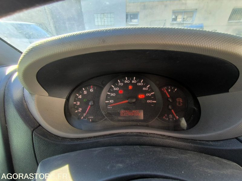 Суцільнометалевий фургон RENAULT MASTER III - 2017 - 239581 Kms: фото 8 Суцільнометалевий фургон RENAULT MASTER III - 2017 - 239581 Kms: фото 8