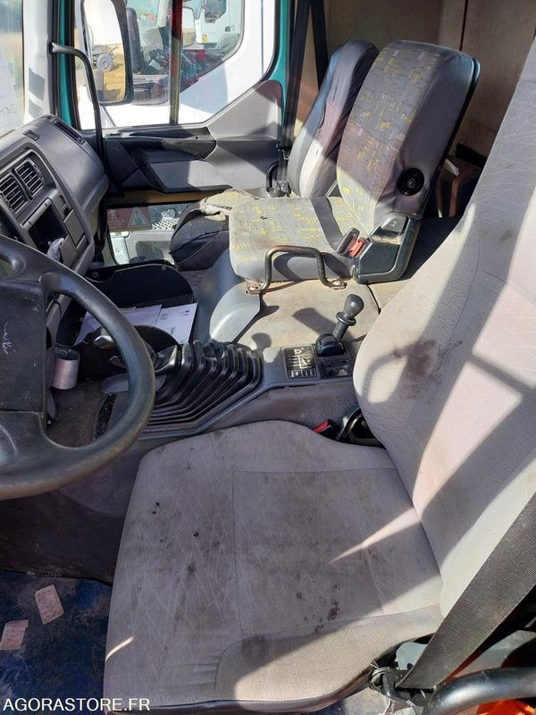 RENAULT PREMIUM 300-19 / 2001 / 816 010 km - Вантажівка шасі: фото 5 RENAULT PREMIUM 300-19 / 2001 / 816 010 km - Вантажівка шасі: фото 5