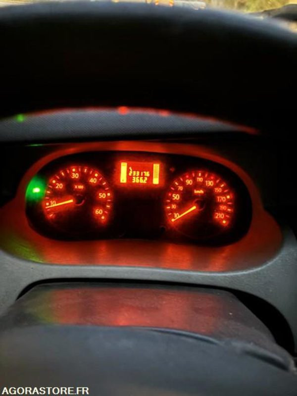 RENAULT TRAFIC - Суцільнометалевий фургон: фото 1 RENAULT TRAFIC - Суцільнометалевий фургон: фото 1