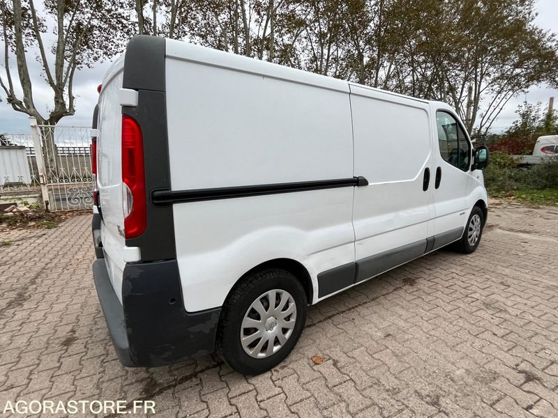 RENAULT TRAFIC L2H1 - 2013 / 202 310 KM - Суцільнометалевий фургон: фото 4 RENAULT TRAFIC L2H1 - 2013 / 202 310 KM - Суцільнометалевий фургон: фото 4