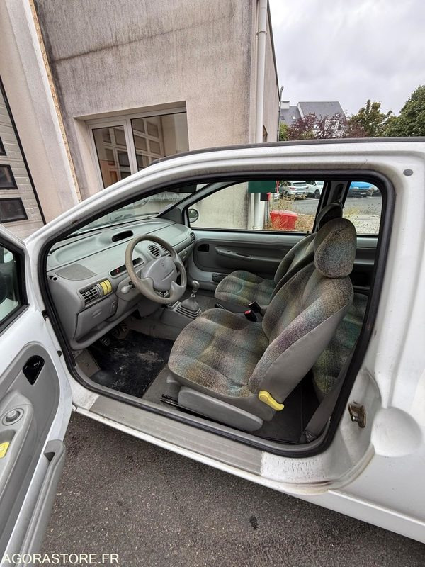 RENAULT TWINGO GPL / ESSENCE - Легковий автомобіль: фото 4 RENAULT TWINGO GPL / ESSENCE - Легковий автомобіль: фото 4