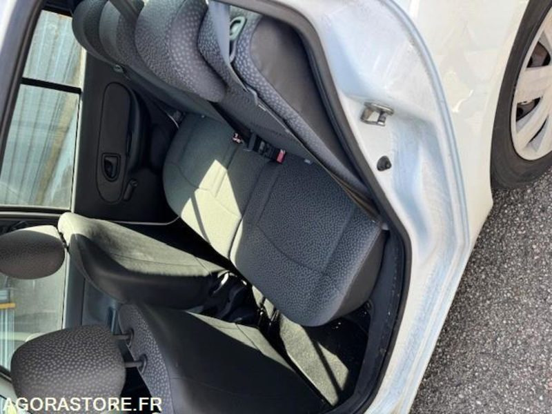 Renault CLIO 2 - Легковий автомобіль: фото 5 Renault CLIO 2 - Легковий автомобіль: фото 5
