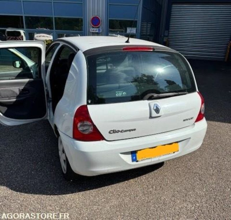 Renault CLIO 2 - Легковий автомобіль: фото 4 Renault CLIO 2 - Легковий автомобіль: фото 4