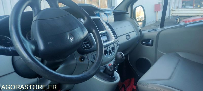 Renault Trafic 2 combi phrase . 2.0 dci 16v minibus long 90 cv - Мікроавтобус, Пасажирський фургон: фото 4 Renault Trafic 2 combi phrase . 2.0 dci 16v minibus long 90 cv - Мікроавтобус, Пасажирський фургон: фото 4