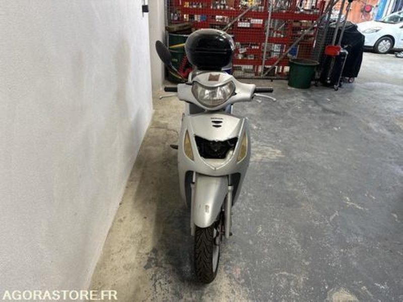 Мотоцикл SCOOTER HONDA SH125 - 2001 - 24167KM - 1087GF2A: фото 14