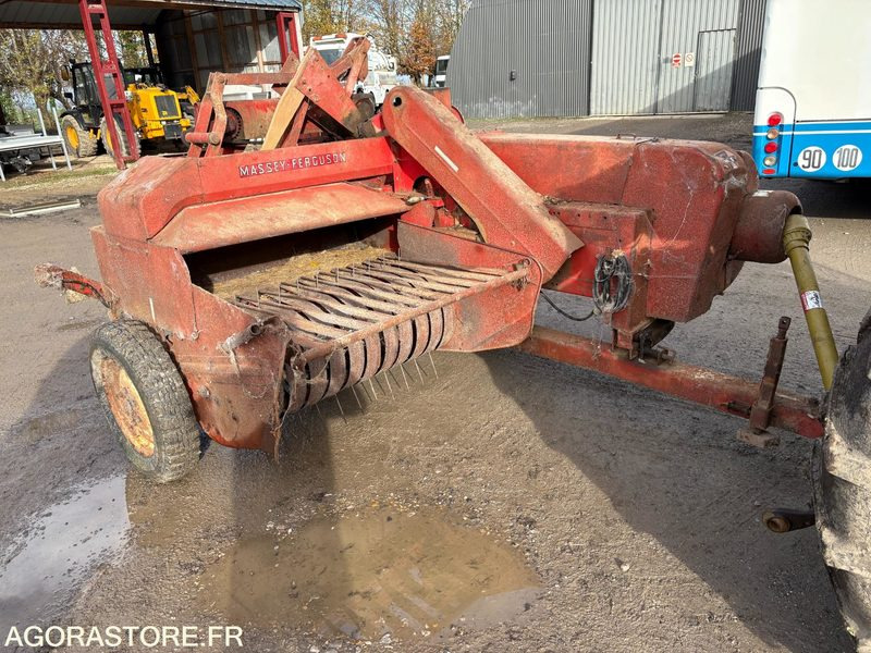 PRESSE A PETIT BALOT MASSEY FERCUSSON - Сільськогосподарська техніка: фото 1 PRESSE A PETIT BALOT MASSEY FERCUSSON - Сільськогосподарська техніка: фото 1