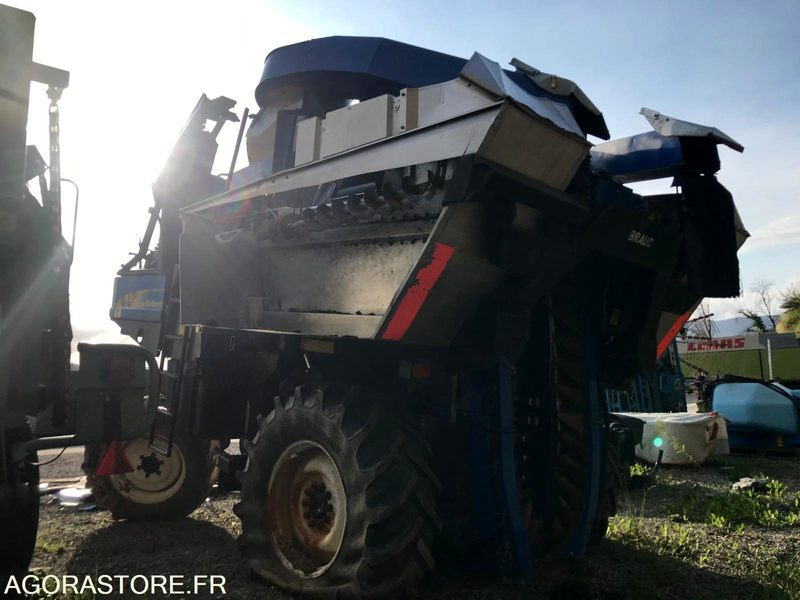 VENDENGEUSE NEW HOLLAND - VL6050 (année 2007) - Сільськогосподарська техніка: фото 4 VENDENGEUSE NEW HOLLAND - VL6050 (année 2007) - Сільськогосподарська техніка: фото 4