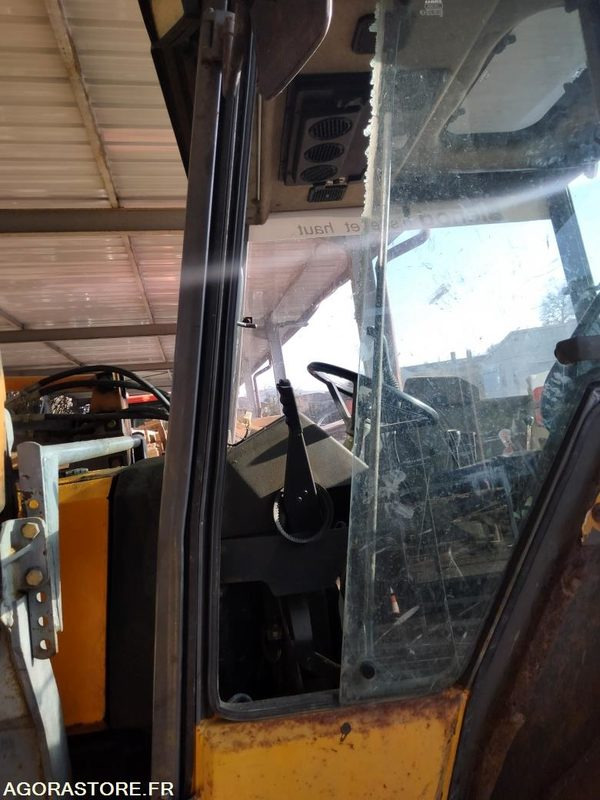 TRACTEUR CHARGEUR RENAULT 754 - 70 CV - Трактор: фото 3 TRACTEUR CHARGEUR RENAULT 754 - 70 CV - Трактор: фото 3