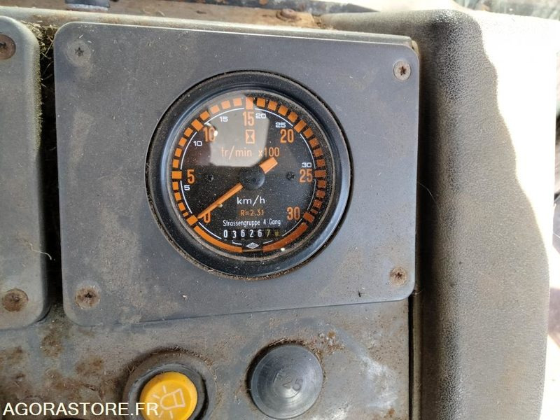 TRACTEUR CHARGEUR RENAULT 754 - 70 CV - Трактор: фото 5 TRACTEUR CHARGEUR RENAULT 754 - 70 CV - Трактор: фото 5