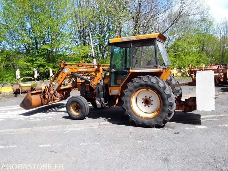 TRACTEUR RENAULT R782 Chargeur D2678 - Трактор: фото 1 TRACTEUR RENAULT R782 Chargeur D2678 - Трактор: фото 1