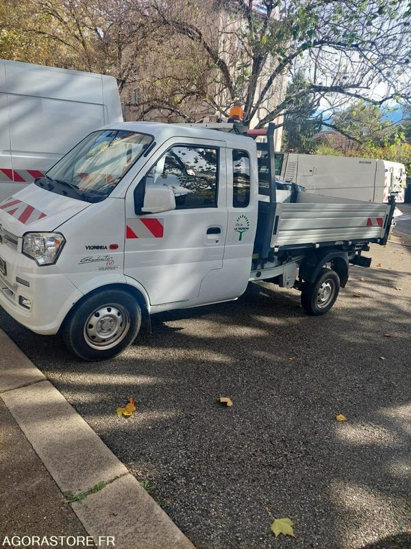 Tri-benne Giotti Victoria Gladiator Essence - Малотоннажний самоскид: фото 1 Tri-benne Giotti Victoria Gladiator Essence - Малотоннажний самоскид: фото 1