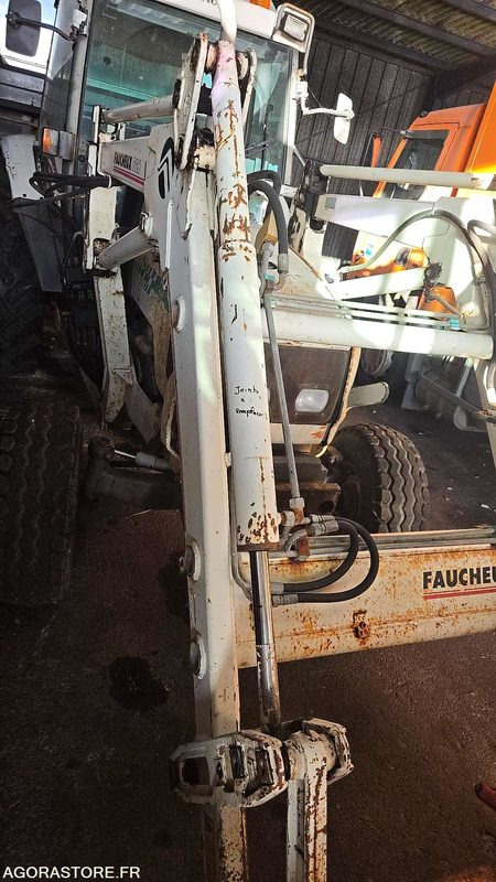 Tracteur RENAULT T3551PB - 2004 - BX217RL - Тягач: фото 4 Tracteur RENAULT T3551PB - 2004 - BX217RL - Тягач: фото 4