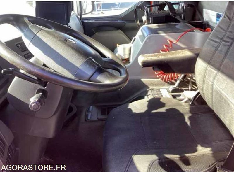 Renault Kerax 430 DXI plateau grue 8X4-2012 - Вантажівка: фото 4 Renault Kerax 430 DXI plateau grue 8X4-2012 - Вантажівка: фото 4