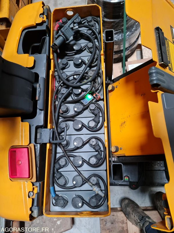 PREPARATEUR DE COMMANDE JUNGHEINRICH ECE220 - 2012 - 2391 HEURES - Вантажно-розвантажувальна техніка: фото 3 PREPARATEUR DE COMMANDE JUNGHEINRICH ECE220 - 2012 - 2391 HEURES - Вантажно-розвантажувальна техніка: фото 3