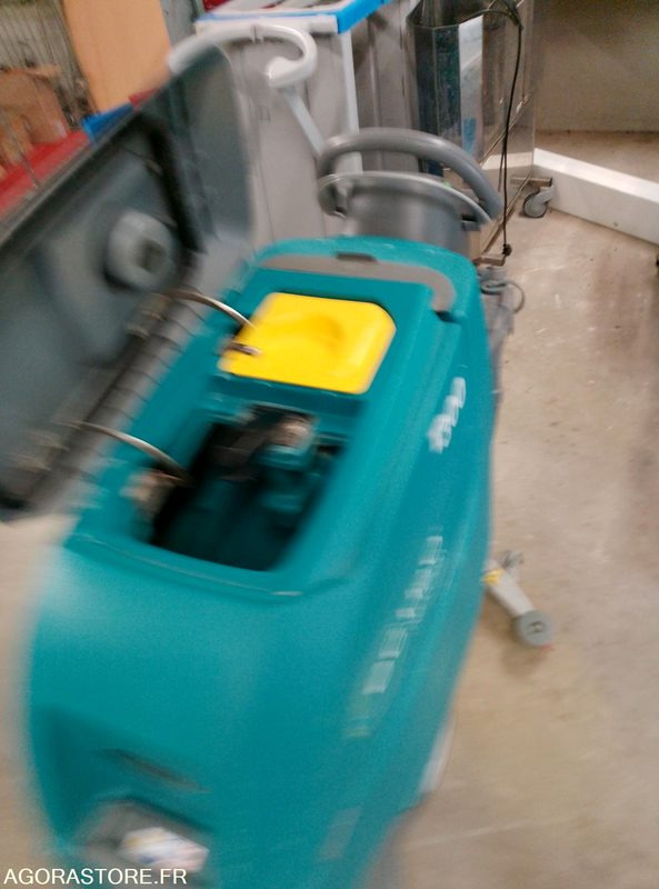 Підлогомийна машина auto laveuse TENNANT T300: фото 6