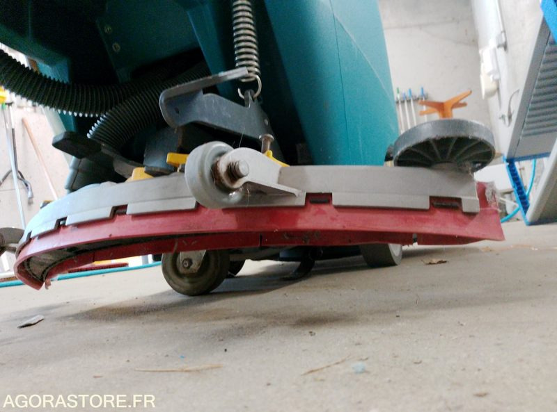 Підлогомийна машина auto laveuse TENNANT T300: фото 9