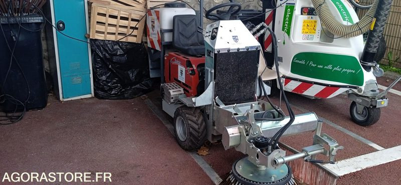 Balayeuse désherbeuse deneigeuse COCHET type GECKO automotrice 27 heures 2021 - Підмітально-прибиральна машина: фото 1 Balayeuse désherbeuse deneigeuse COCHET type GECKO automotrice 27 heures 2021 - Підмітально-прибиральна машина: фото 1