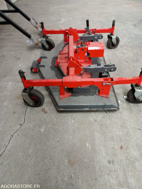 Coupe de tondeuse mulchng Morgneux TMC 150 fixation Kubota - Газонокосарка: фото 1 Coupe de tondeuse mulchng Morgneux TMC 150 fixation Kubota - Газонокосарка: фото 1