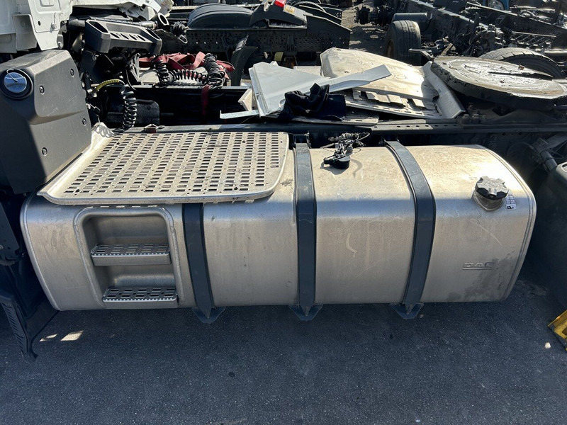 DAF 765 liters 620x675x2112 with step, complete set - Паливний бак в категорії Вантажівки: фото 1 DAF 765 liters 620x675x2112 with step, complete set - Паливний бак в категорії Вантажівки: фото 1