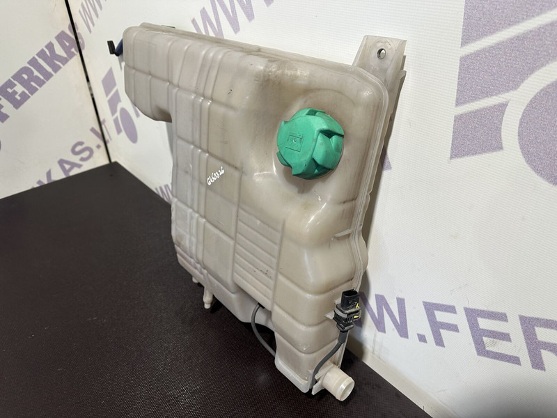 DAF expansion tank - Розширювальний бачок в категорії Вантажівки: фото 2 DAF expansion tank - Розширювальний бачок в категорії Вантажівки: фото 2