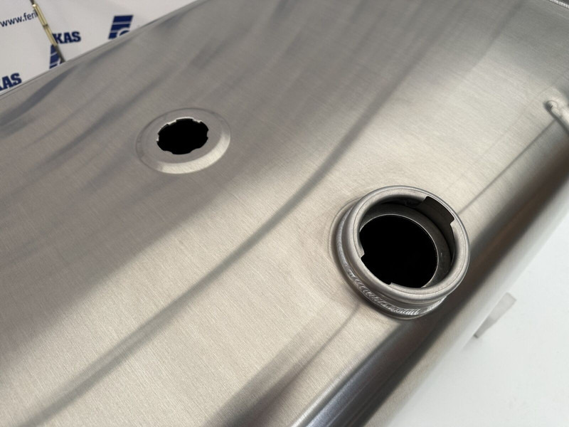MAN New aluminum fuel tank 400L - Паливний бак в категорії Вантажівки: фото 4 MAN New aluminum fuel tank 400L - Паливний бак в категорії Вантажівки: фото 4