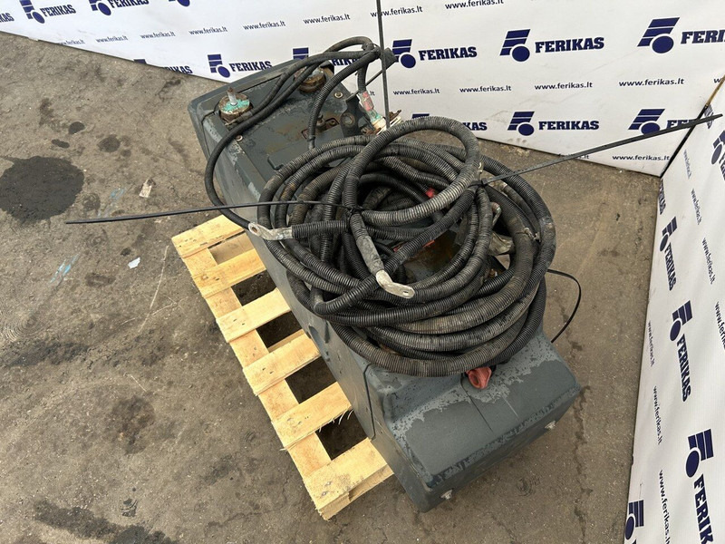 MAN rear mounting battery box - Аккумулятор в категорії Вантажівки: фото 3 MAN rear mounting battery box - Аккумулятор в категорії Вантажівки: фото 3