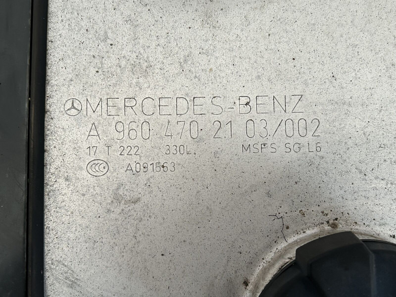 Паливний бак в категорії Вантажівки Mercedes-Benz 330L complete fuel tank with brackets: фото 6