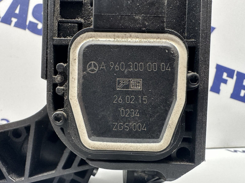 Mercedes-Benz MP4 accelerator pedal - Педаль в категорії Вантажівки: фото 3 Mercedes-Benz MP4 accelerator pedal - Педаль в категорії Вантажівки: фото 3