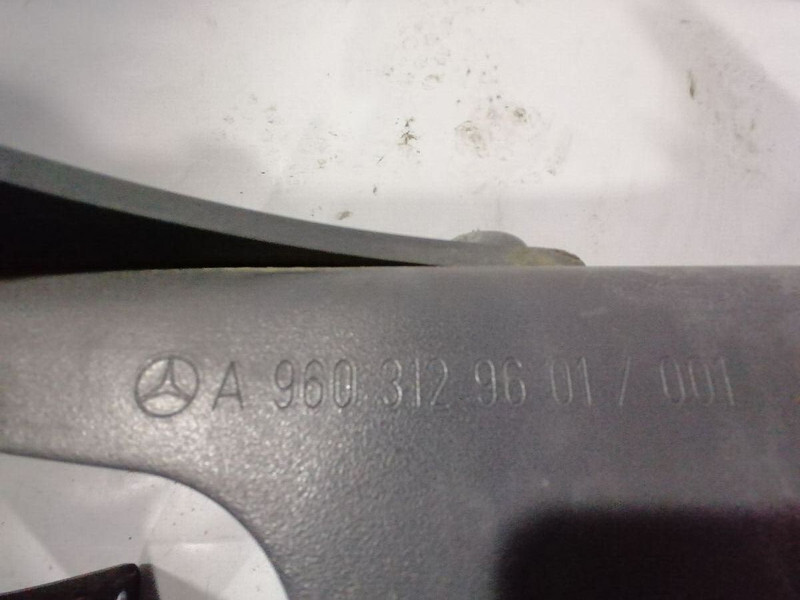 Mercedes-Benz actros mp4 - Кузов і екстер'єр в категорії Вантажівки: фото 3 Mercedes-Benz actros mp4 - Кузов і екстер'єр в категорії Вантажівки: фото 3