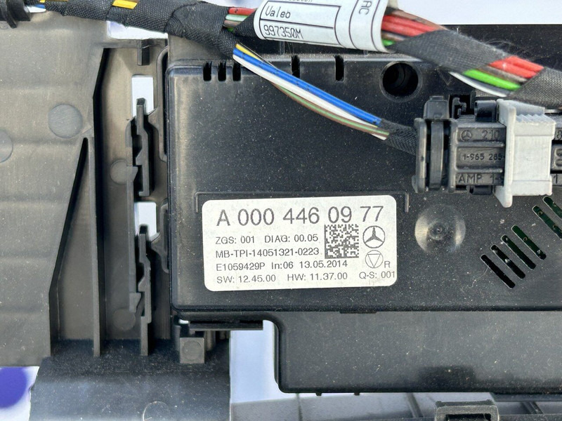 Кабіна й інтер'єр в категорії Вантажівки Mercedes-Benz cabin air conditioning system: фото 8