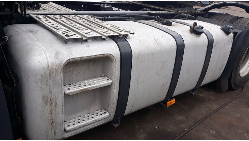 Mercedes-Benz complete fuel tank 820L - Паливний бак в категорії Вантажівки: фото 3 Mercedes-Benz complete fuel tank 820L - Паливний бак в категорії Вантажівки: фото 3