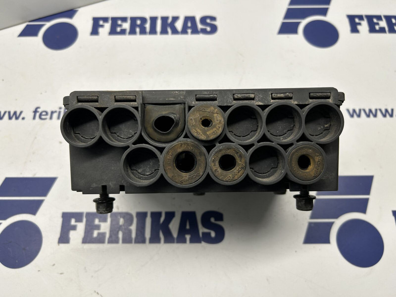 Scania fuse block - Електрична система в категорії Вантажівки: фото 2 Scania fuse block - Електрична система в категорії Вантажівки: фото 2