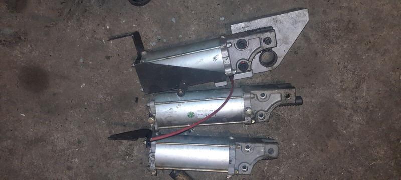 Scania механизм закрытия дверей - Двері та запчастини: фото 3 Scania механизм закрытия дверей - Двері та запчастини: фото 3