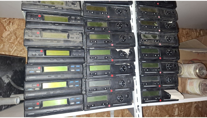 Volvo Video system x-dmr 8 R8 Compact RJ45 - Електрична система: фото 1 Volvo Video system x-dmr 8 R8 Compact RJ45 - Електрична система: фото 1