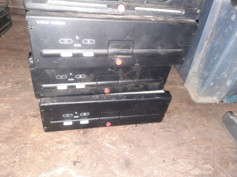 Volvo Video system x-dmr 8 R8 Compact RJ45 - Електрична система: фото 5 Volvo Video system x-dmr 8 R8 Compact RJ45 - Електрична система: фото 5