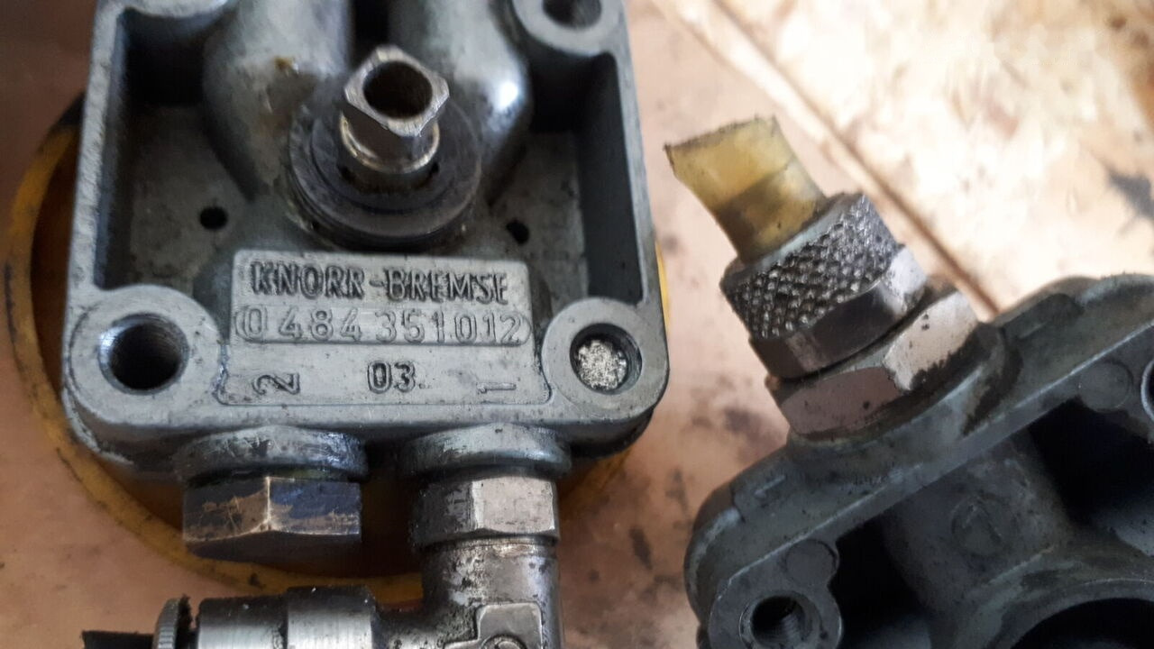 WABCO Volvo - Гальмівний клапан в категорії Автобуси: фото 1 WABCO Volvo - Гальмівний клапан в категорії Автобуси: фото 1