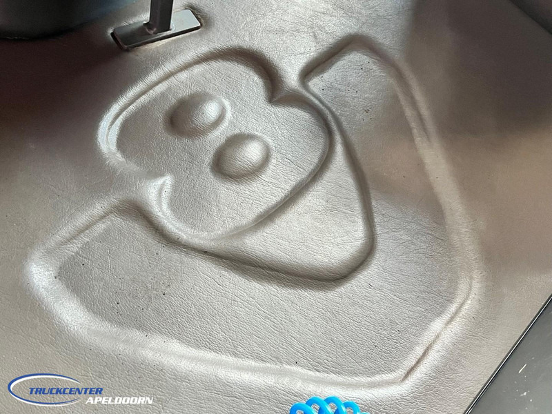 Тягач Scania T560 Longline, 6x2 Boogie, Retarder, Torpedo - Hauber - T serie: фото 16 Тягач Scania T560 Longline, 6x2 Boogie, Retarder, Torpedo - Hauber - T serie: фото 16