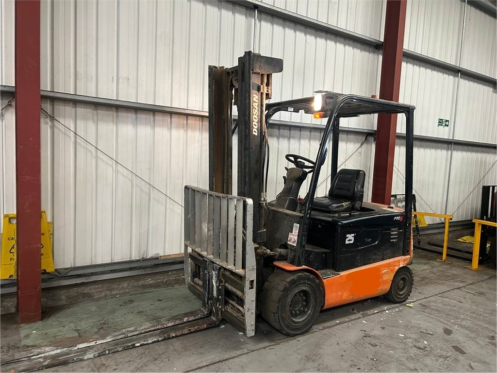 Doosan B25X-5  - Електронавантажувач: фото 2 Doosan B25X-5  - Електронавантажувач: фото 2