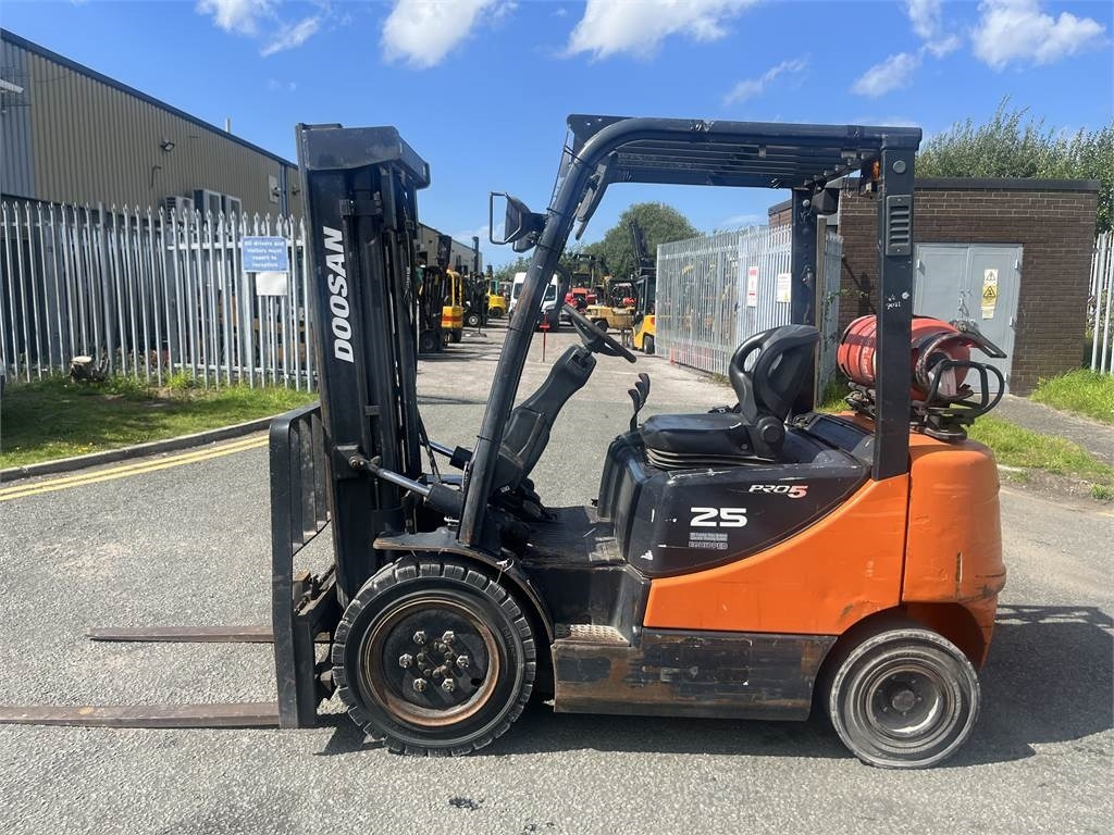 Doosan G25P-5 - Газовий навантажувач: фото 1 Doosan G25P-5 - Газовий навантажувач: фото 1