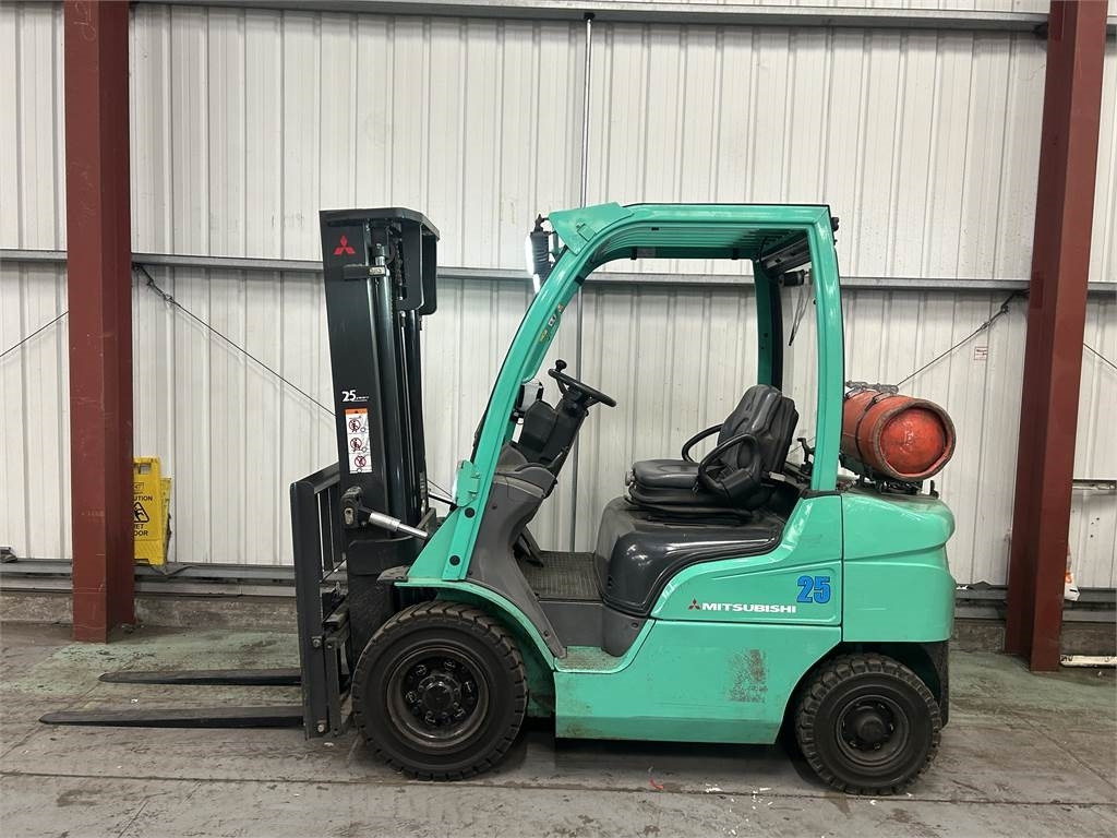 Mitsubishi FG25N - Газовий навантажувач: фото 1 Mitsubishi FG25N - Газовий навантажувач: фото 1